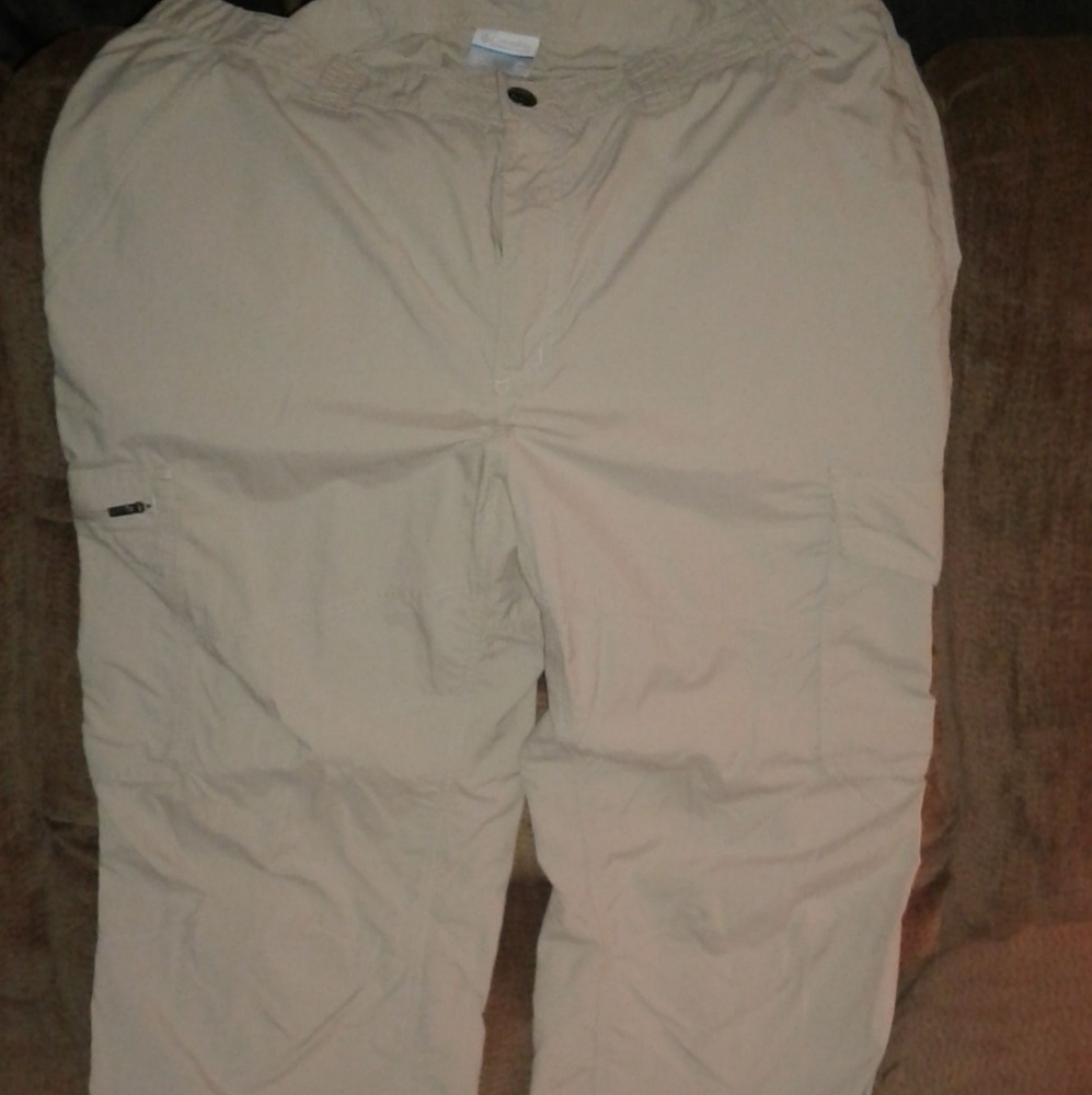 Men's brand New Columbia khaki pants